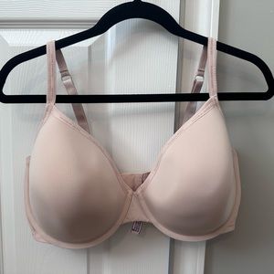 Victoria’s Secret T-Shirt Bra lightly lined full coverage 38G